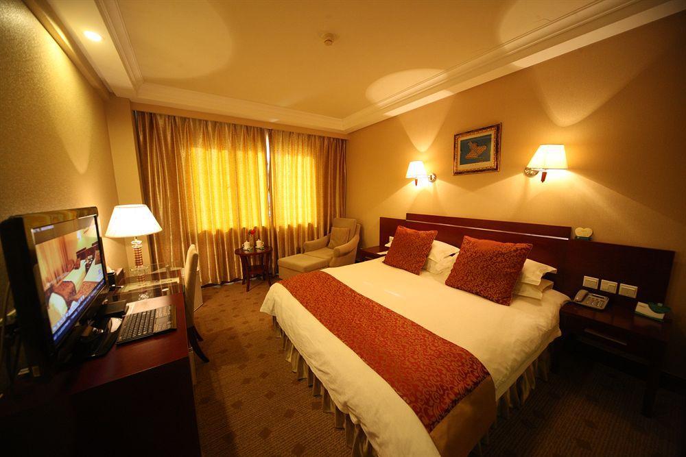 Overseas Chinese International Hotel Qingdao Exterior foto