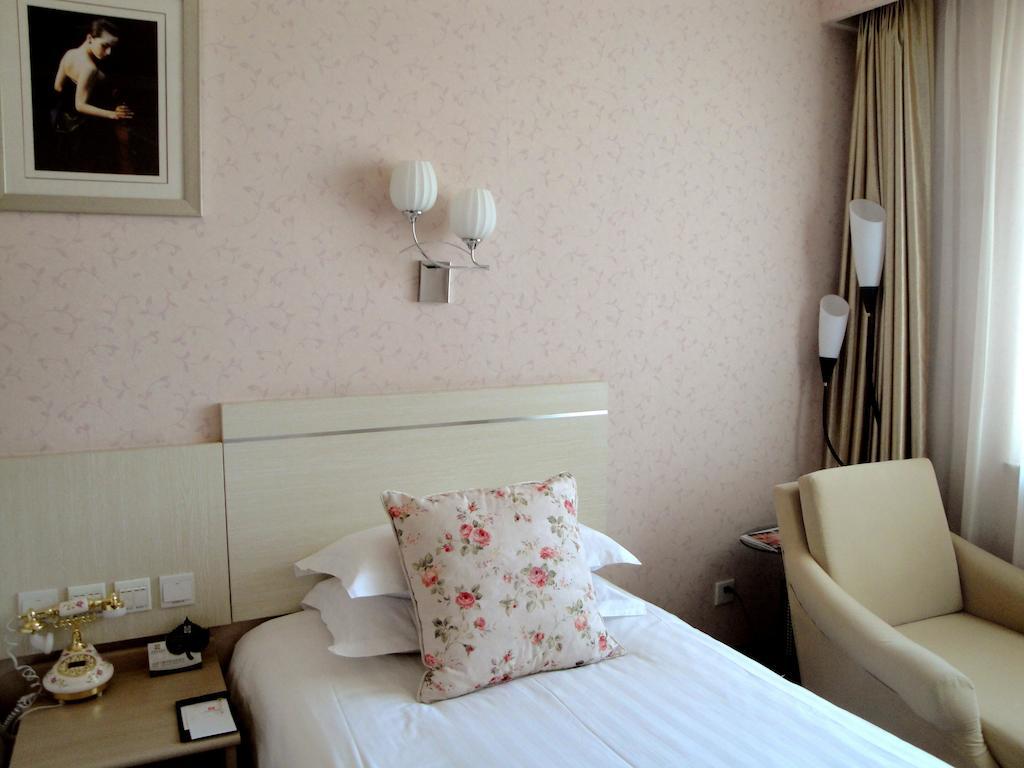 Overseas Chinese International Hotel Qingdao Exterior foto