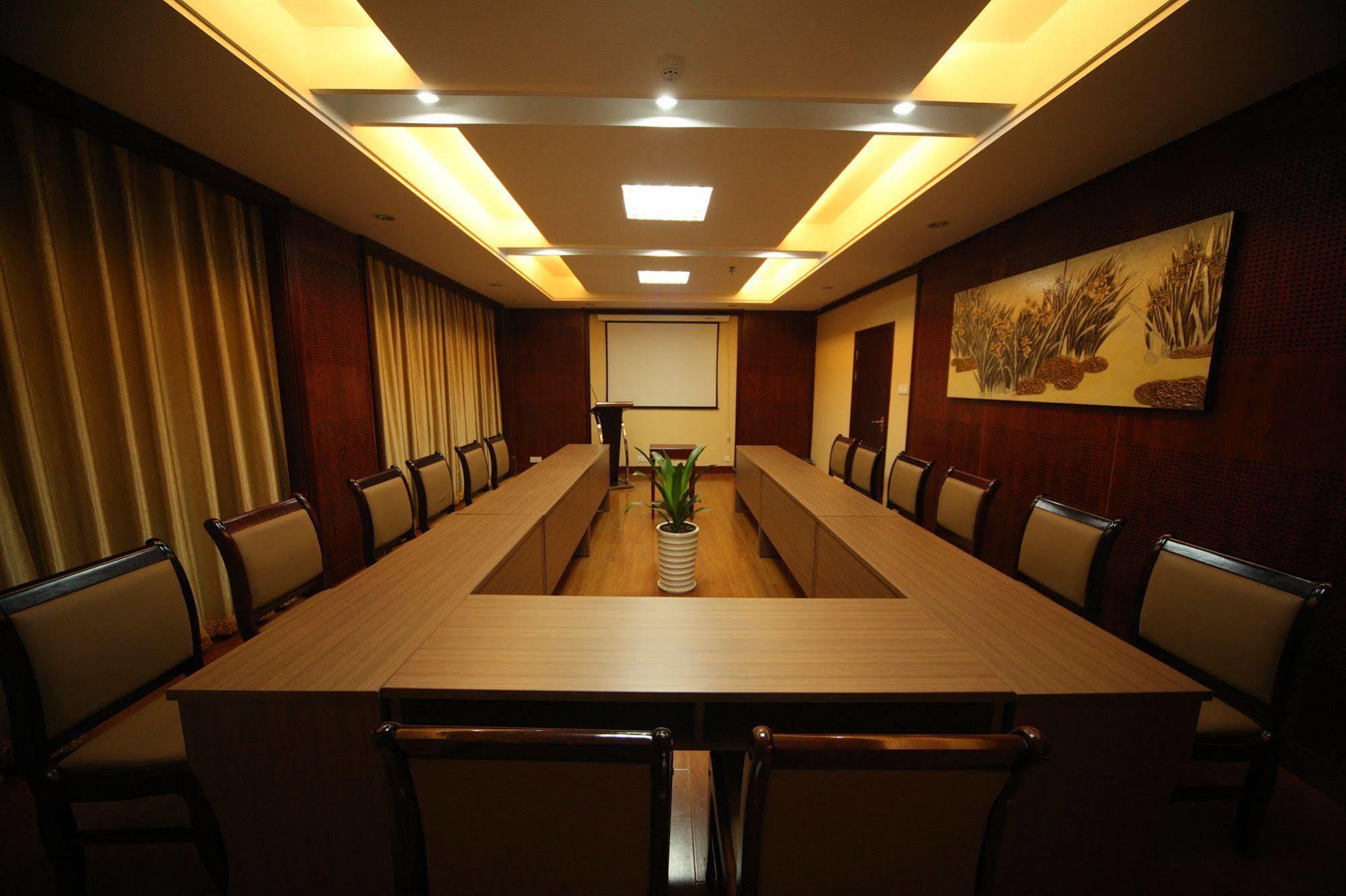 Overseas Chinese International Hotel Qingdao Exterior foto