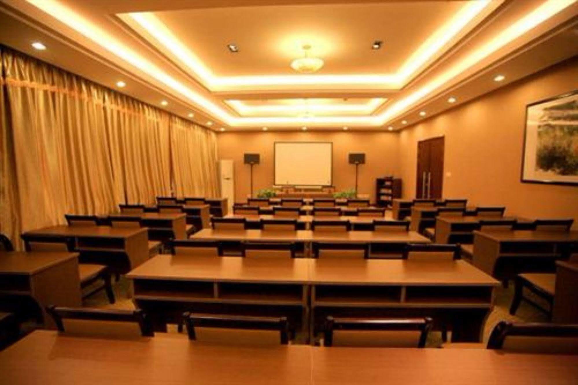 Overseas Chinese International Hotel Qingdao Exterior foto
